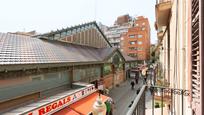 Exterior view of Flat for sale in  Barcelona Capital  with Air Conditioner, Heating and Terrace