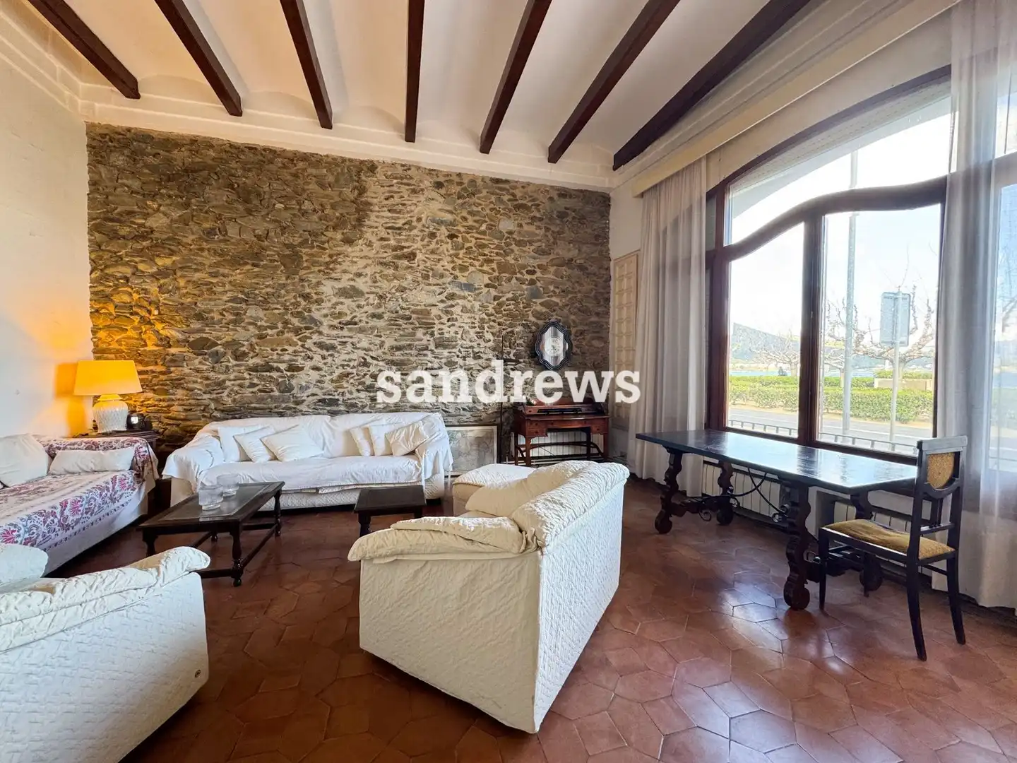 Sala d'estar de Casa adosada en venda en El Port de la Selva amb Aire condicionat, Calefacció i Jardí privat