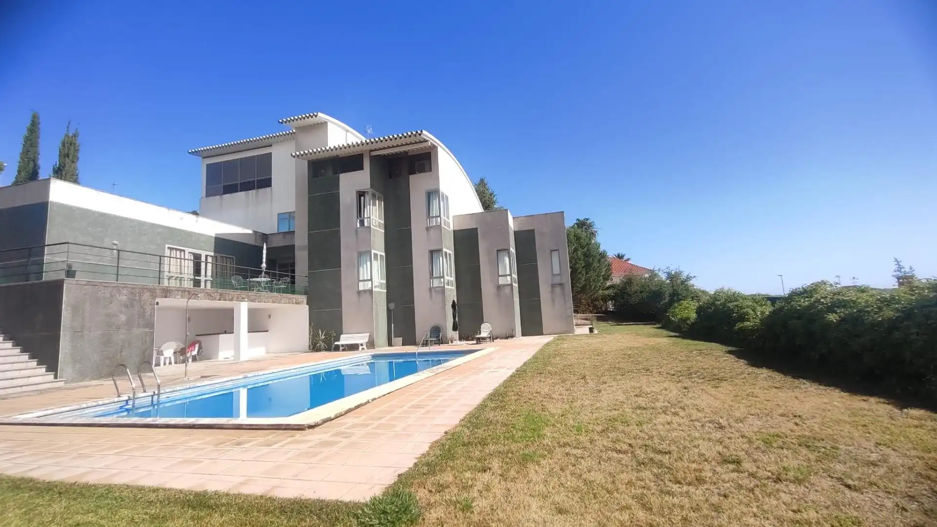 Vista exterior de Casa o xalet en venda en Badajoz amb Aire condicionat, Calefacció i Jardí privat