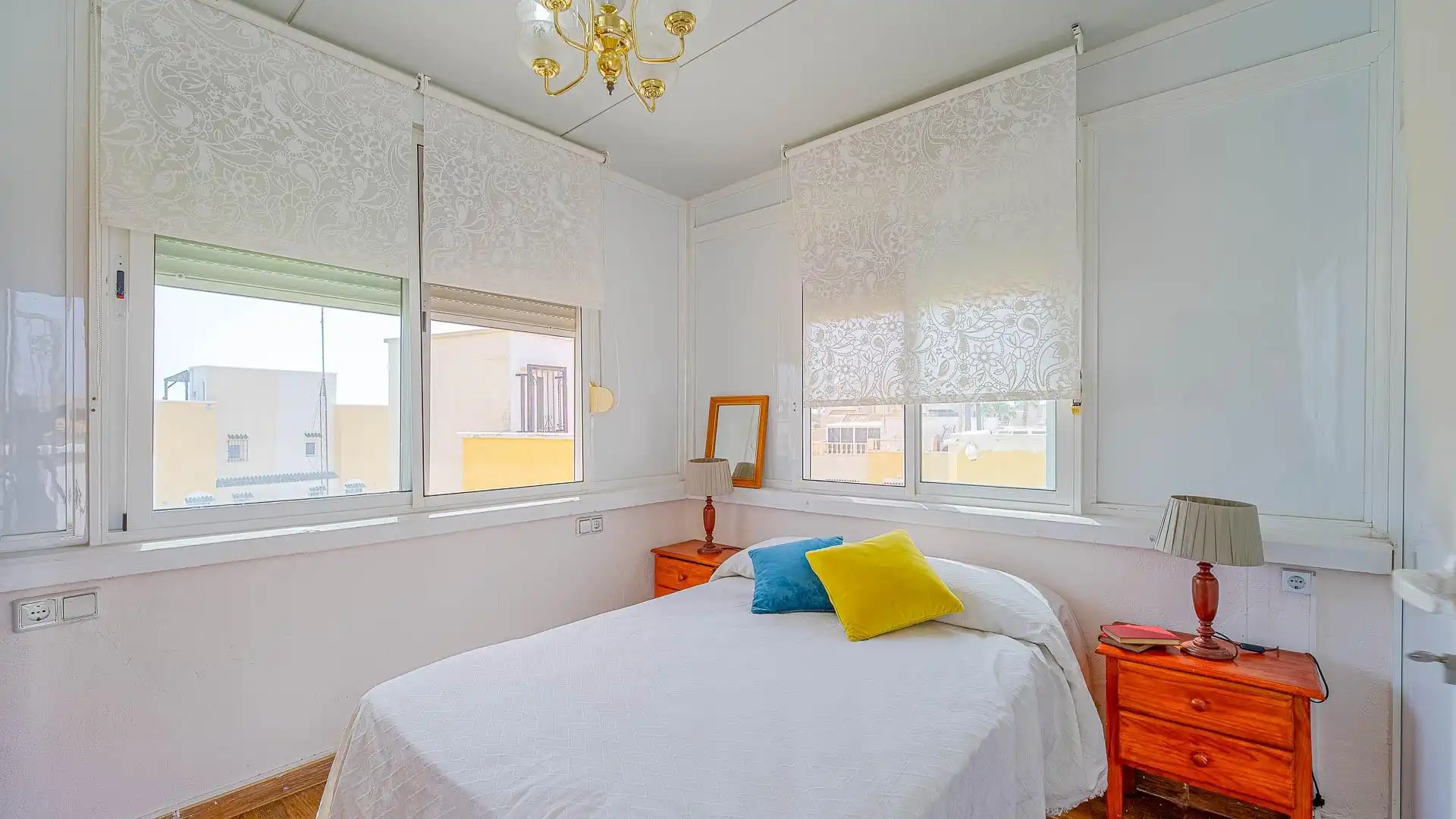 Habitación de Casa adosada en venta en Orihuela con Aire acondicionado, Calefacción y Jardín privado