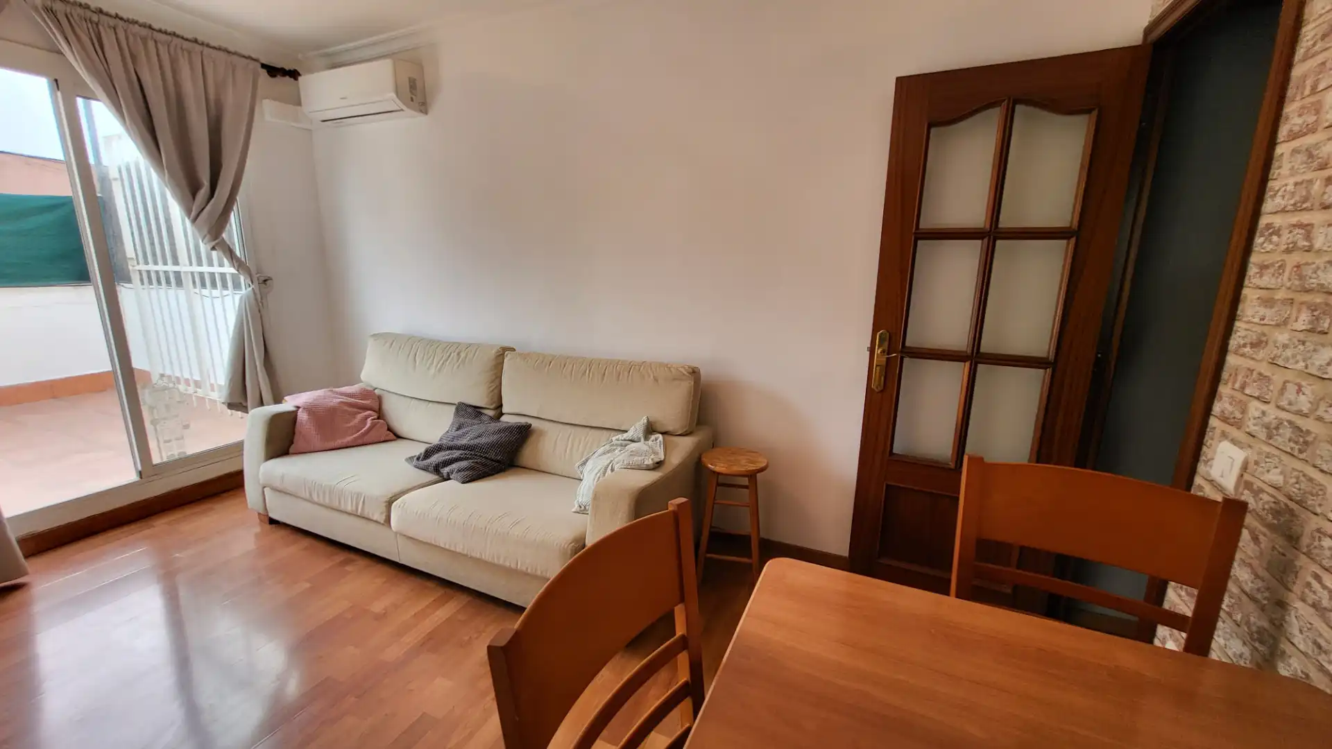 Wohnzimmer von Dachboden zur Miete in Ripollet mit Klimaanlage, Terrasse und Möbliert