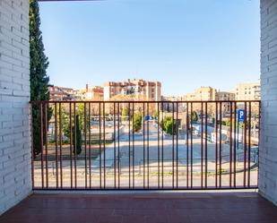 Vista exterior de Pis en venda en  Granada Capital amb Calefacció, Parquet i Terrassa
