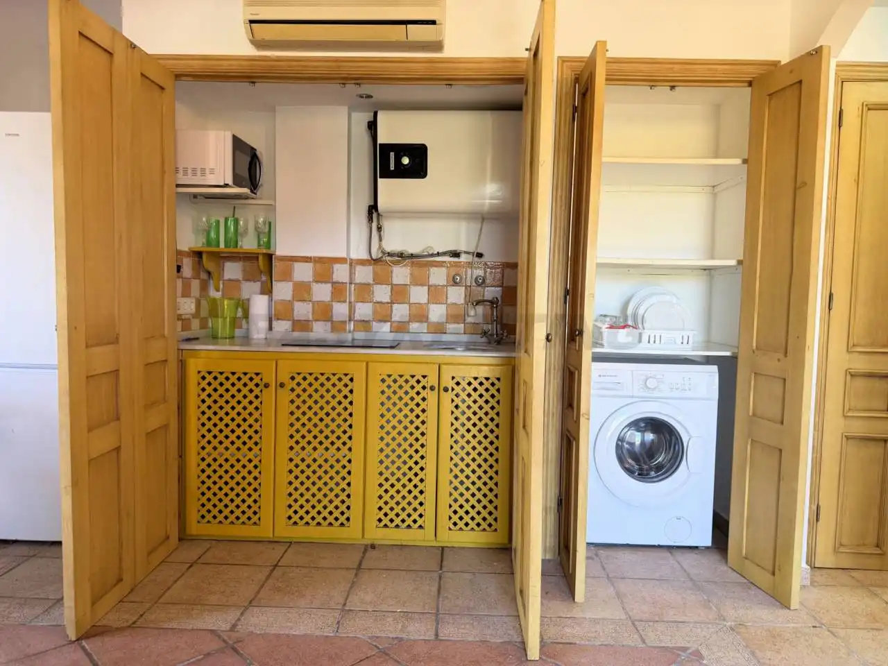 Kitchen of Flat for sale in La Alcaidesa  with Terrace and Furnished
