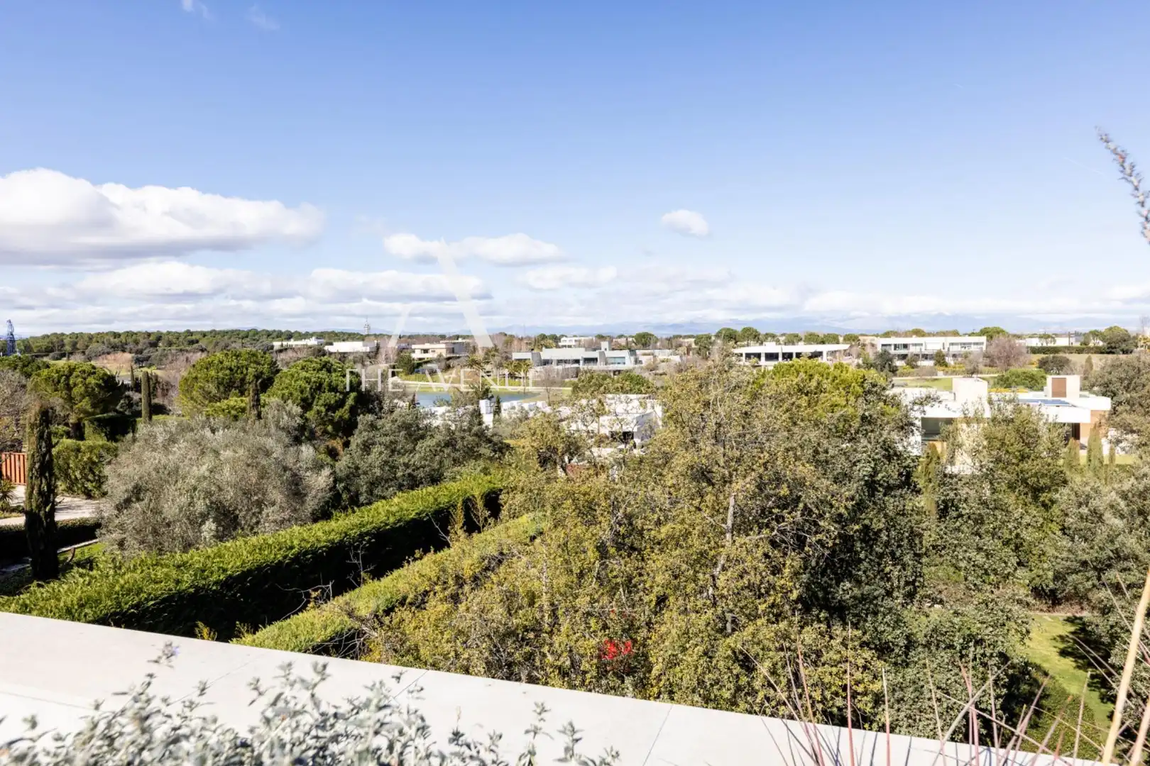 Vista exterior de Casa o xalet en venda en Pozuelo de Alarcón amb Aire condicionat, Calefacció i Jardí privat