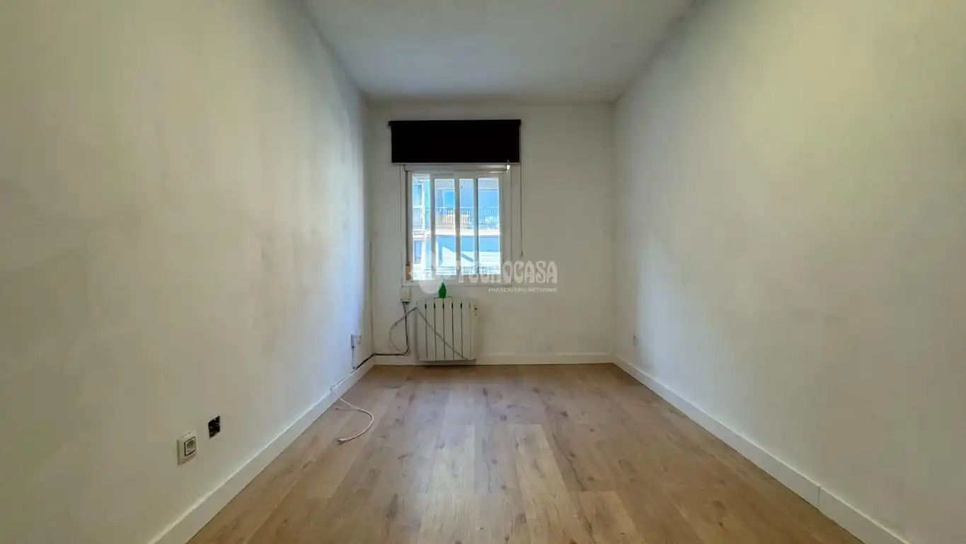 Bedroom of Flat for sale in Madrid  with Air Conditioner
