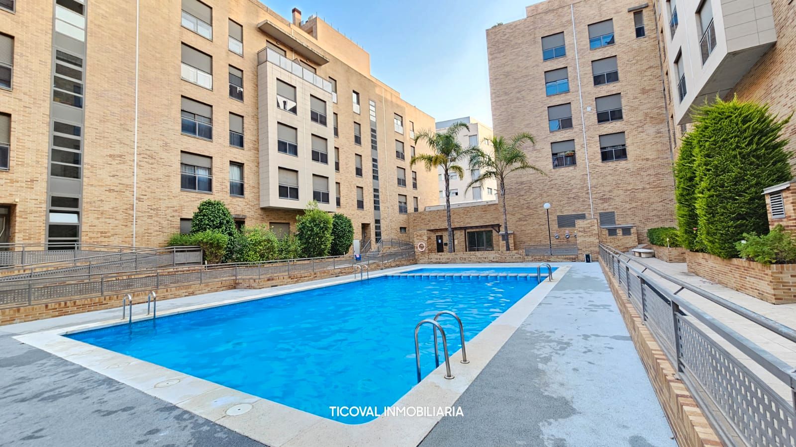 Piscina de Piso de alquiler en Torrent con Aire acondicionado, Calefacción y Horno
