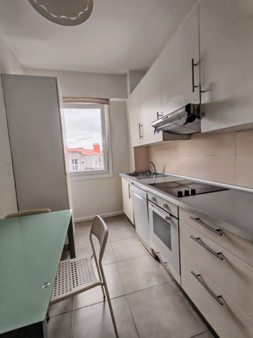 Cuina de Pis de lloguer en A Coruña Capital  amb Calefacció, Forn i Rentadora