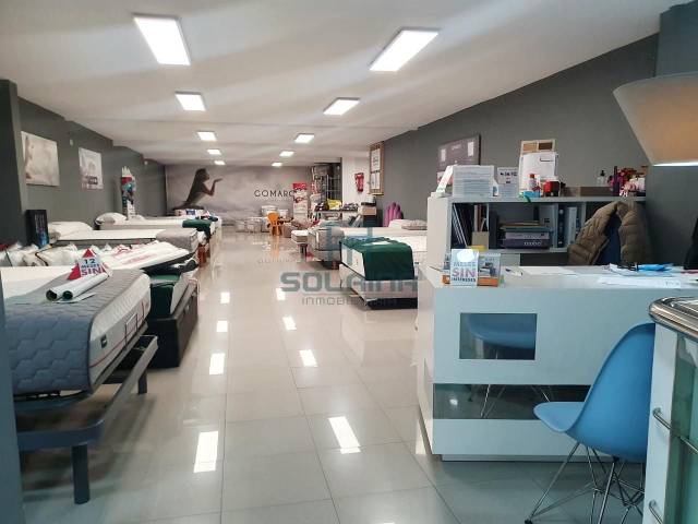 Local comercial en Alquiler en A Ponte