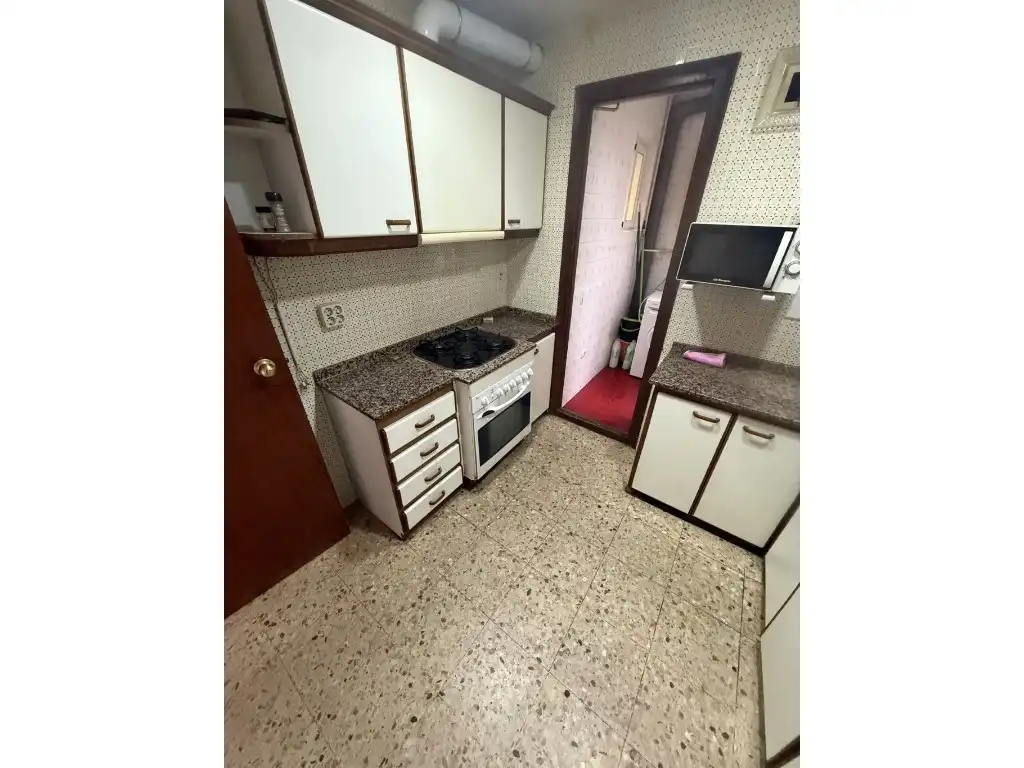 Cocina de Apartamento en venta en L'Hospitalet de Llobregat