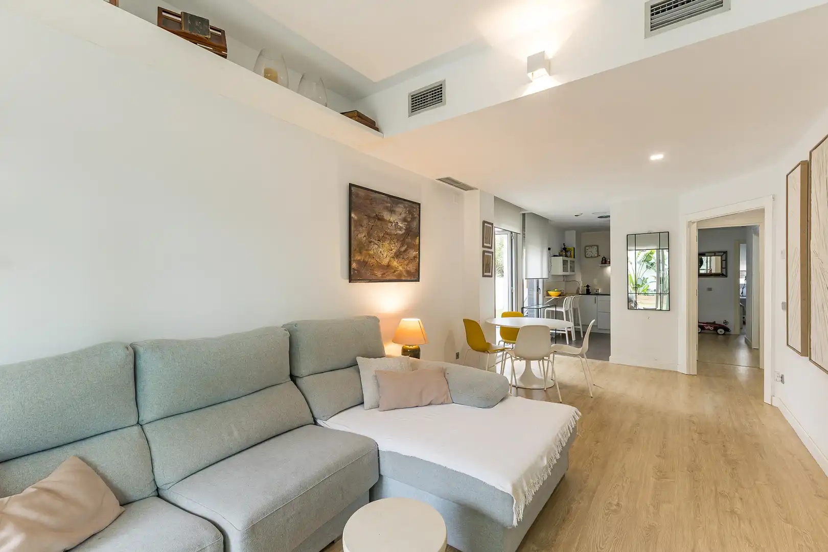 Wohnzimmer von Wohnungen zum Verkauf in Sitges mit Klimaanlage, Heizung und Privatgarten