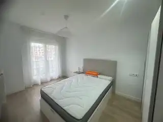 Dormitori de Apartament de lloguer en León Capital  amb Calefacció, Parquet i Terrassa