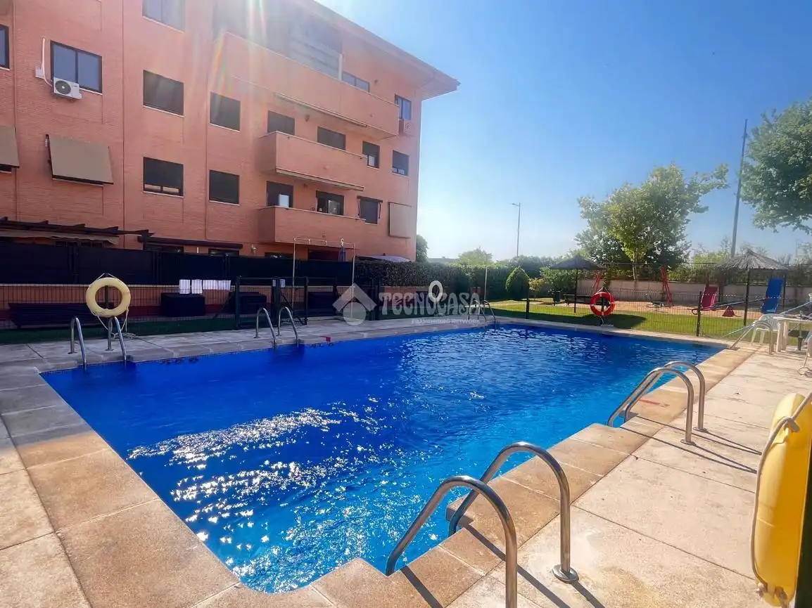 Piscina de Piso en venta en Navalcarnero con Aire acondicionado, Calefacción y Parquet