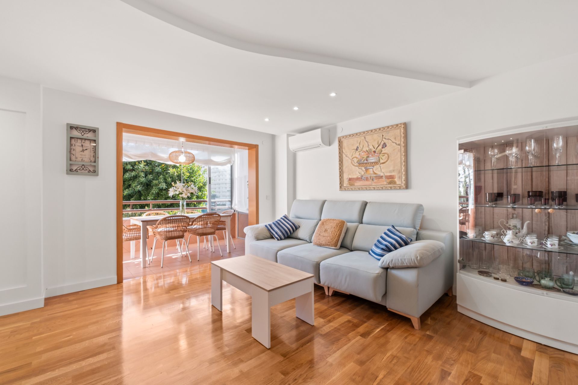 Living room of Flat for sale in Alicante / Alacant  with Air Conditioner, Heating and Parquet flooring