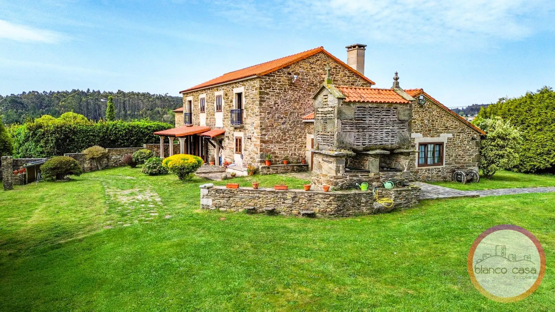 Vista exterior de Casa o chalet en venta en Malpica de Bergantiños con Amueblado y Balcón