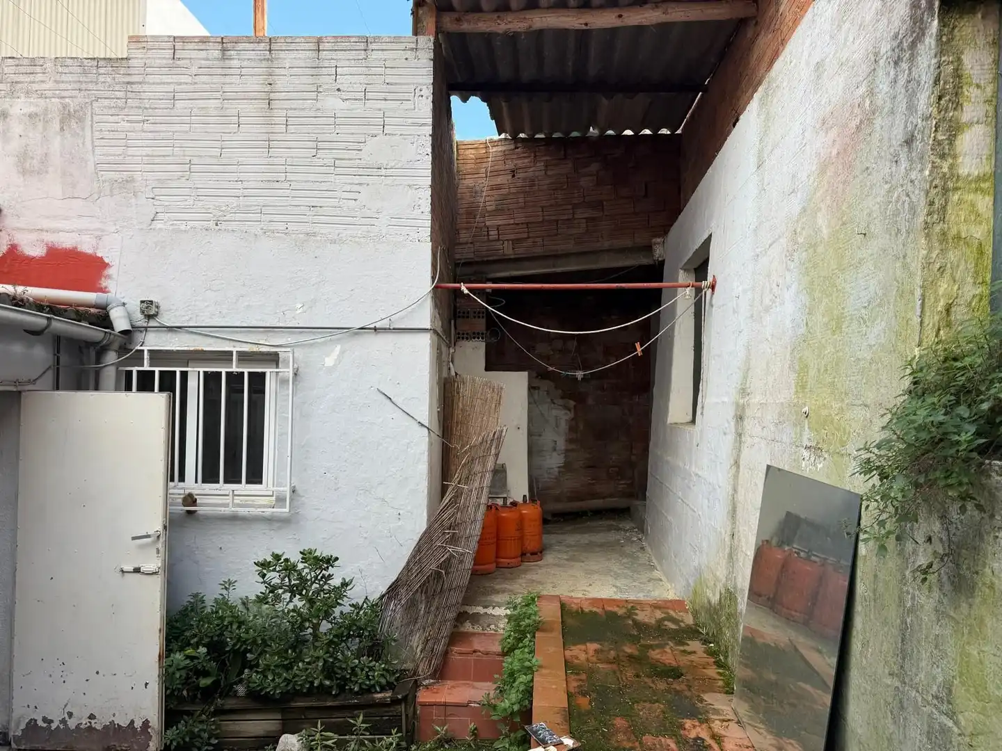 Vista exterior de Casa o xalet en venda en Gavà amb Jardí privat