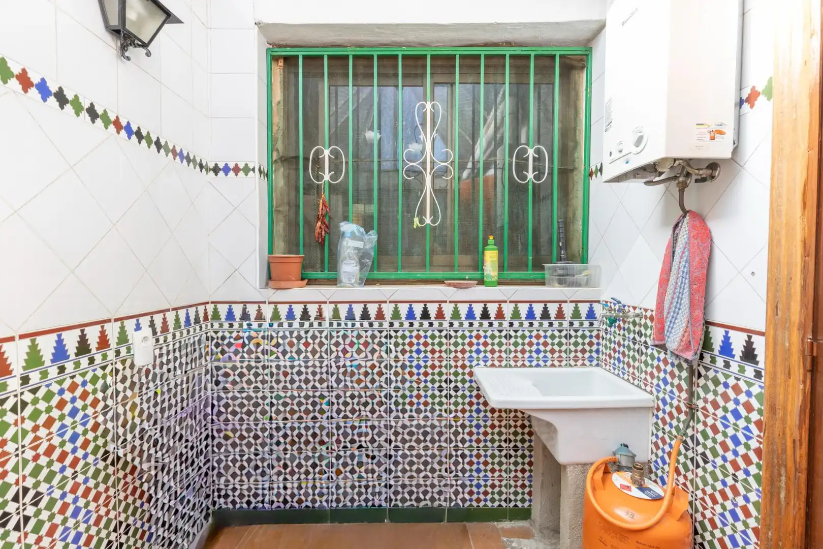 Bany de Finca rústica en venda en Villa de Otura amb Aire condicionat, Terrassa i Traster