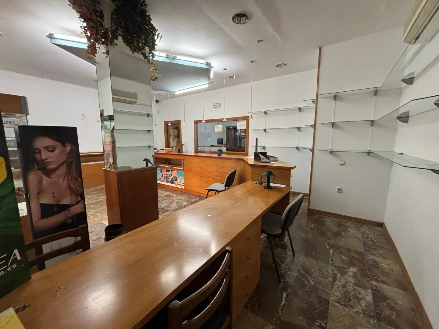 Local de alquiler en Terrassa con Aire acondicionado, Internet y Alarma