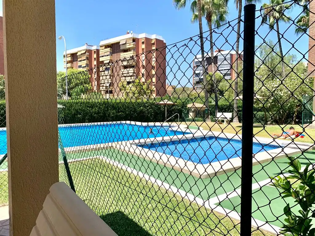 Piscina de Apartament en venda en Alicante / Alacant amb Aire condicionat, Terrassa i Moblat