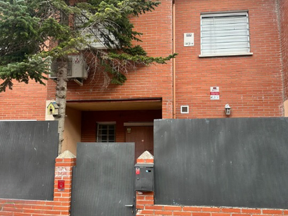 Exterior view of Single-family semi-detached for sale in Villanueva de la Torre