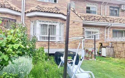 Jardí de Casa o xalet en venda en Parla amb Jardí privat i Terrassa