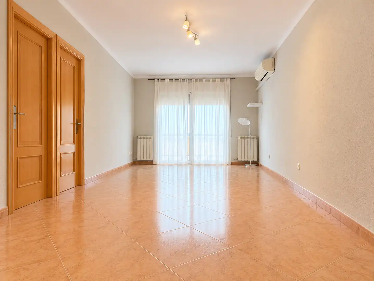 Piso con terraza en venta en Plaça de Ferran de Sagarra, imagen 2