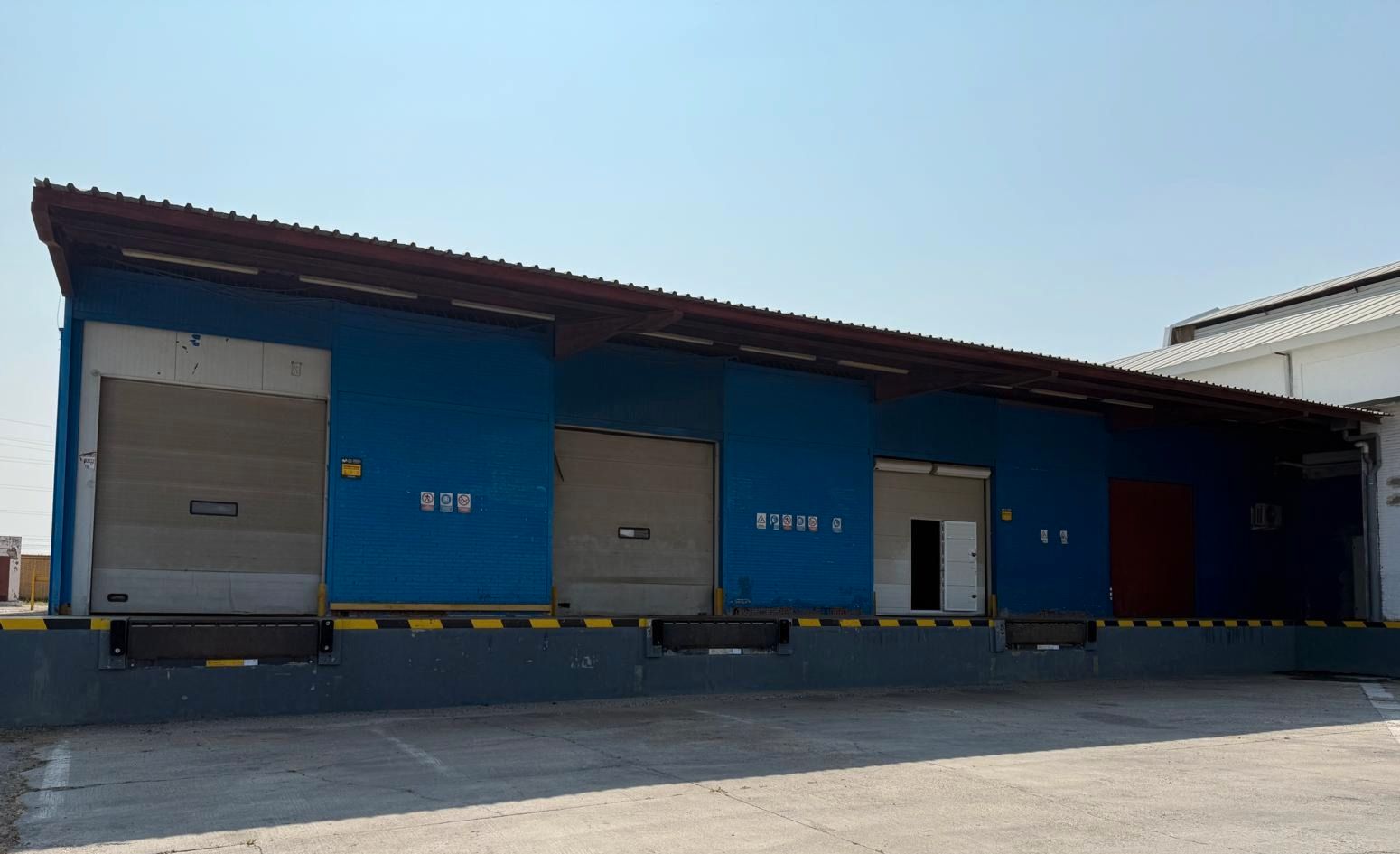 Exterior view of Industrial buildings to rent in  Sevilla Capital