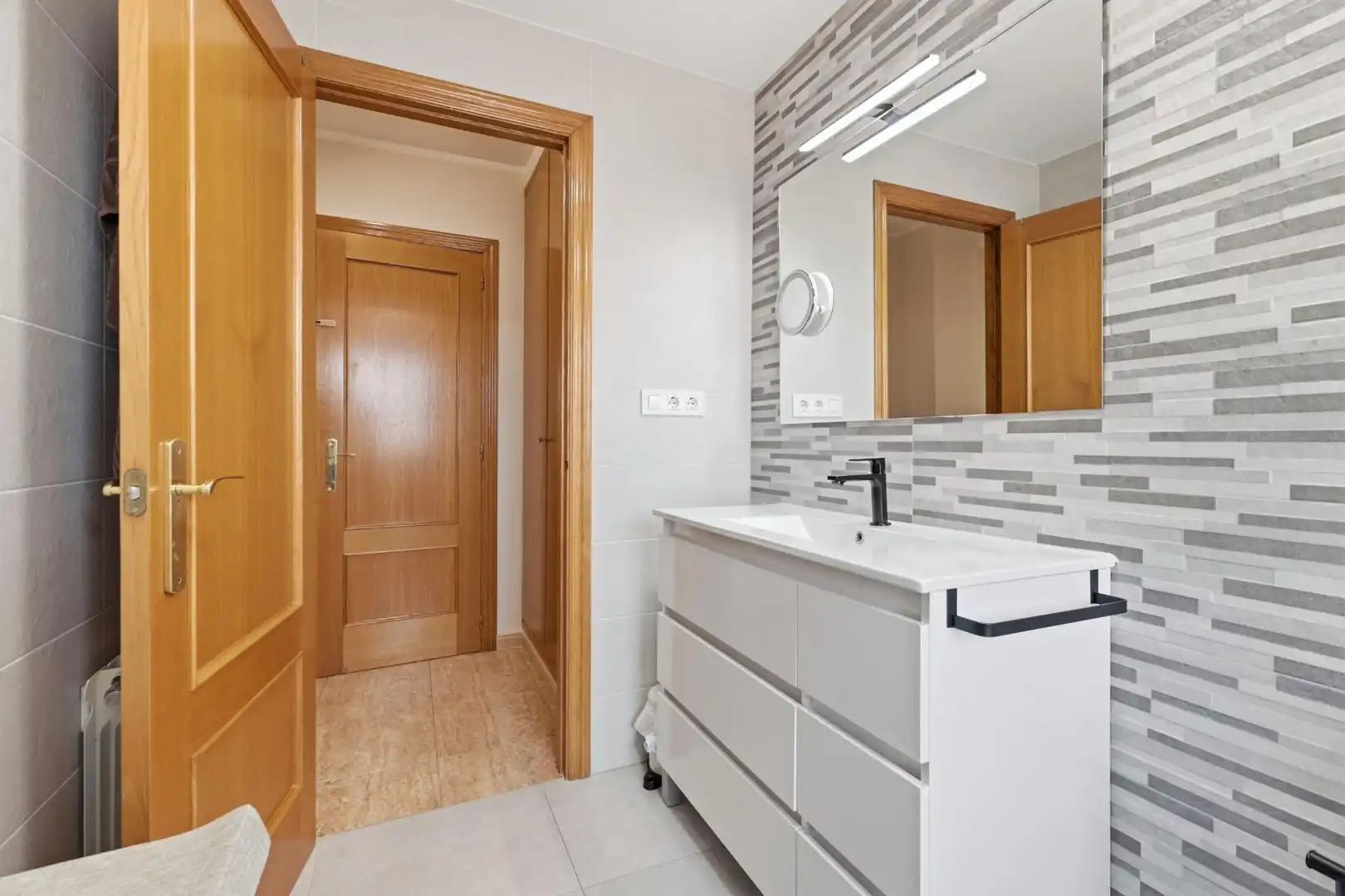 Bathroom of Detached homes for sale in Torrent  with Air Conditioner, Heating and Private garden