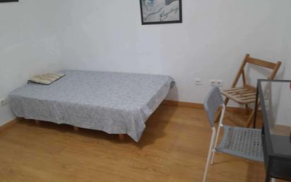 Bedroom of Flat to share in  Valencia Capital  with Air Conditioner and Terrace