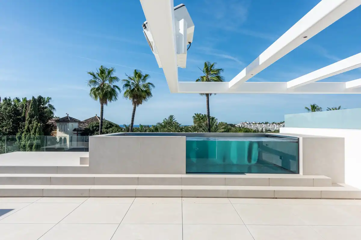 Piscina de Casa adosada en venta en Marbella con Aire acondicionado, Jardín privado y Trastero