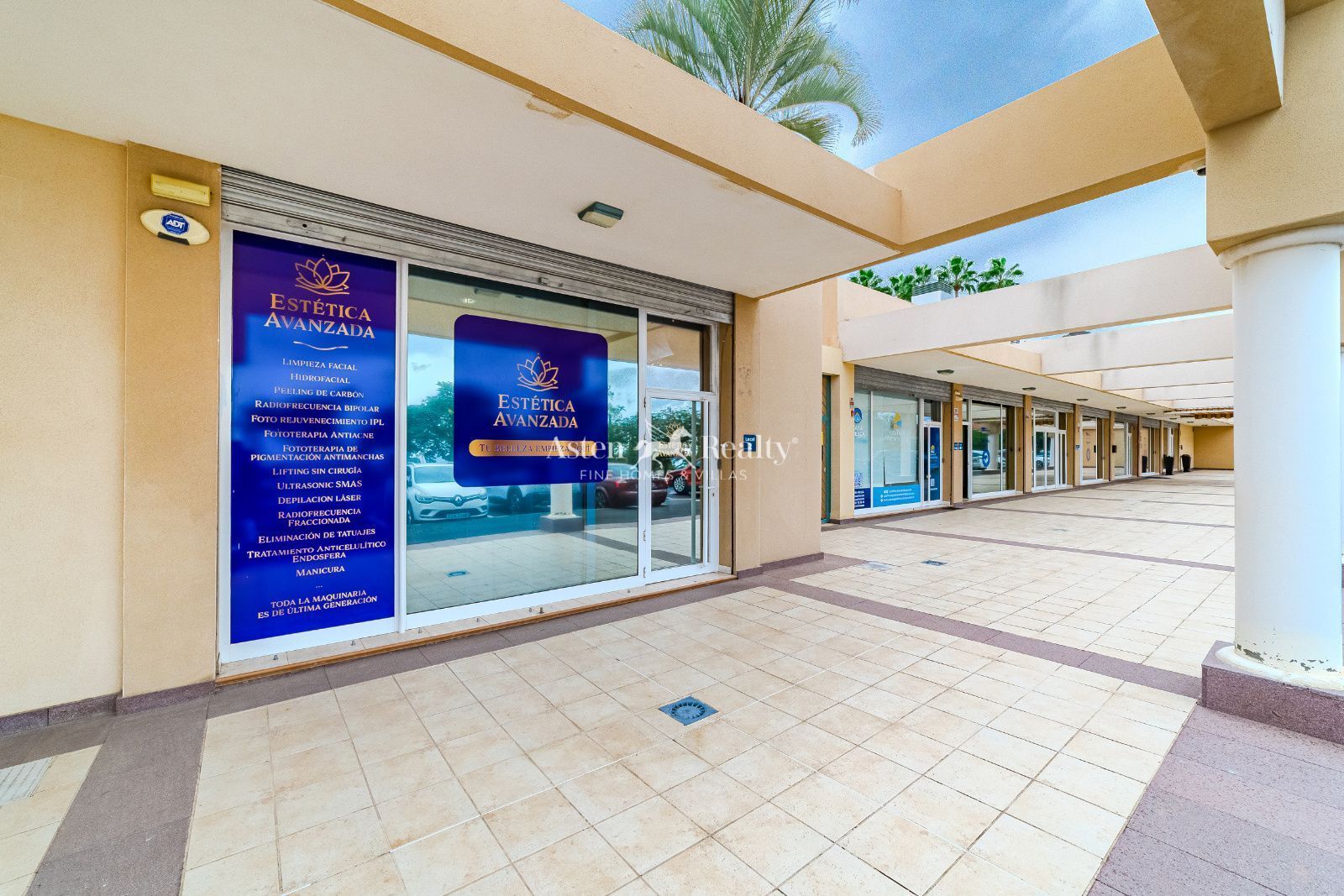 Vista exterior de Local en traspaso en Adeje con Aire acondicionado, Amueblado y Internet