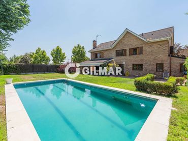 Xalet amb piscina en venda a El Soto de la Moraleja