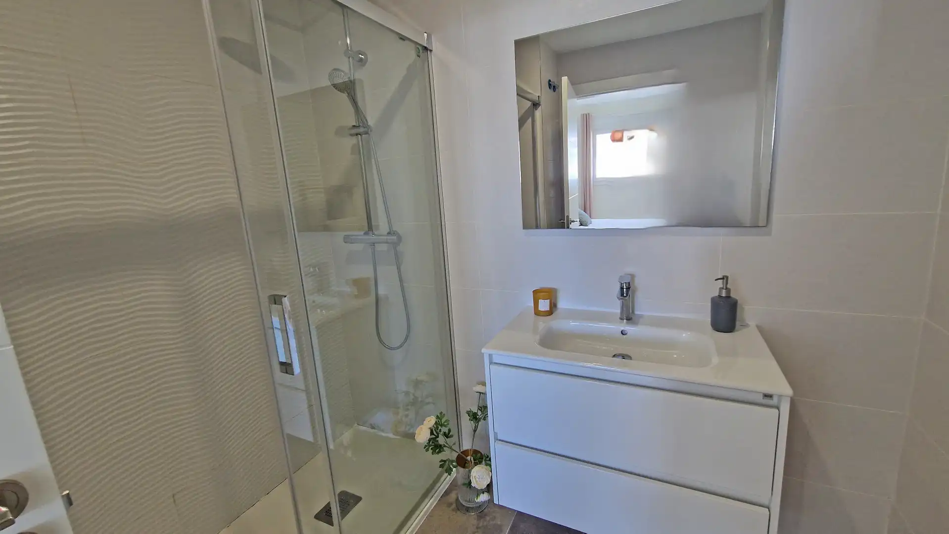 Bathroom of Apartments for sale in Estepona  with Air Conditioner, Terrace and Storage room