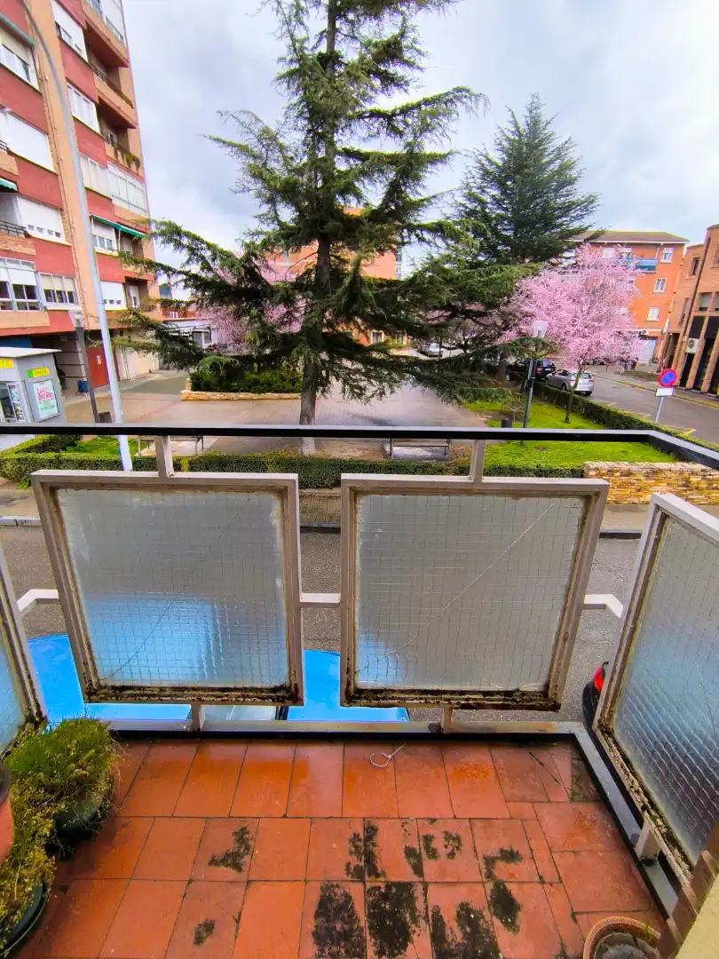 Vista exterior de Edifici en venda en Venta de Baños