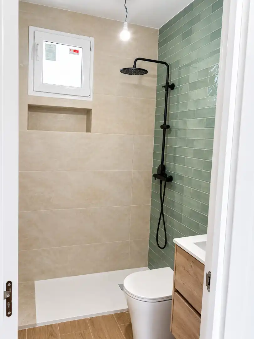 Baño de Piso en venta en Algeciras con Balcón