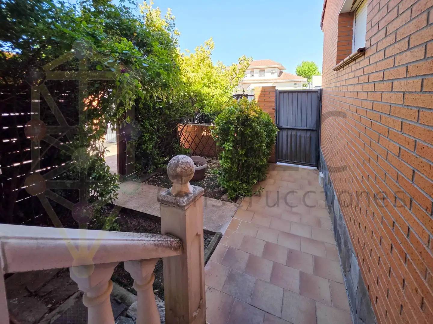 Jardín de Casa adosada en venta en El Casar con Calefacción y Piscina comunitaria