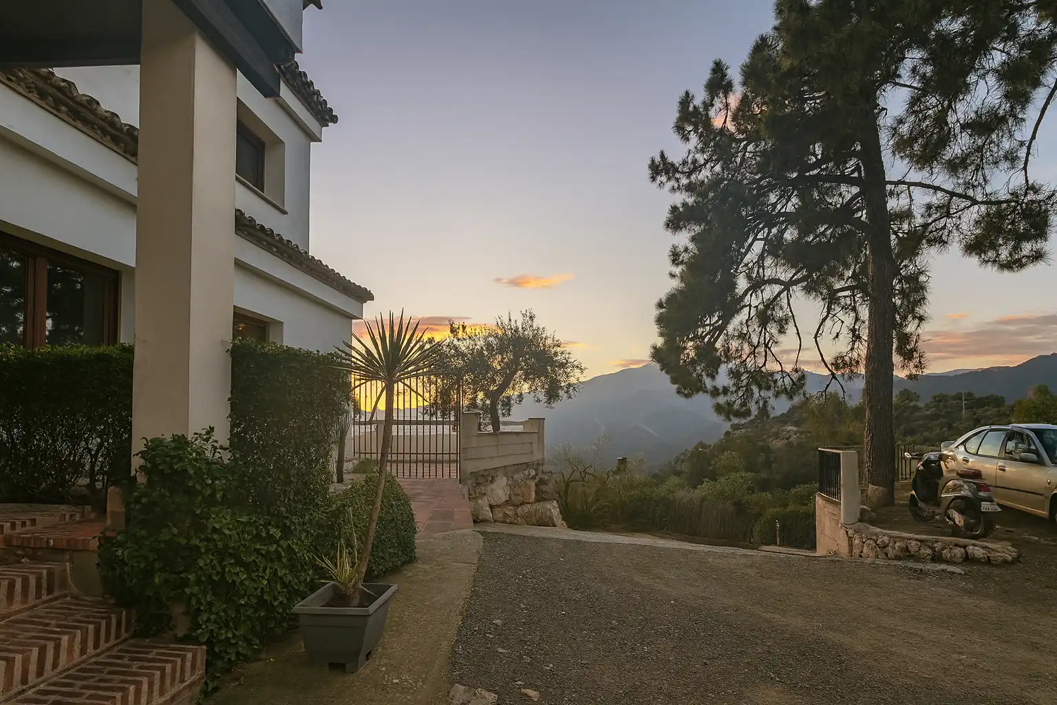 Vista exterior de Casa o chalet en venta en Istán con Aire acondicionado, Jardín privado y Piscina
