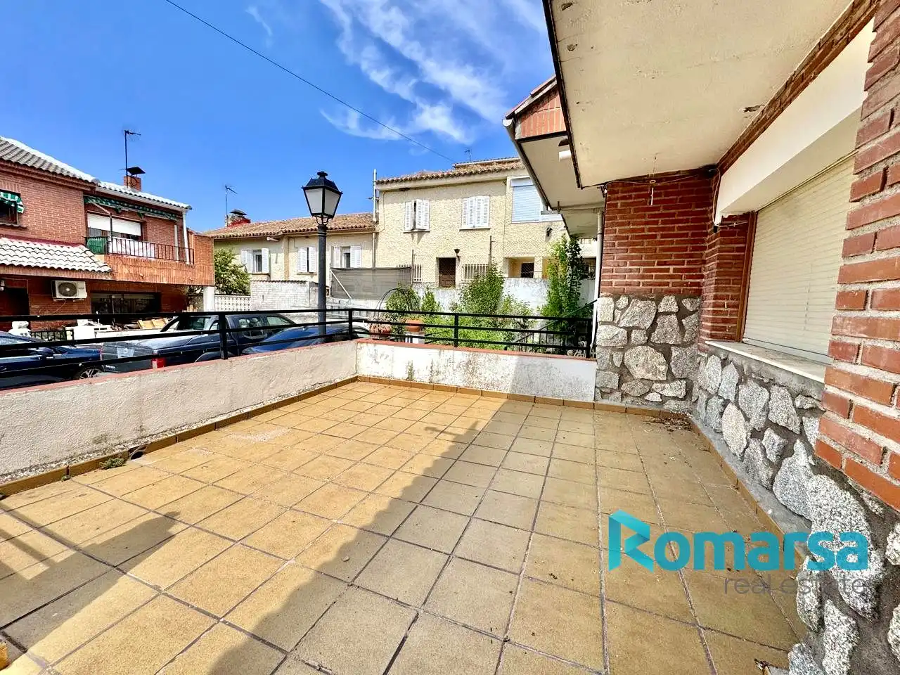 Vista exterior de Casa adosada en venda en Cebreros amb Calefacció, Jardí privat i Terrassa