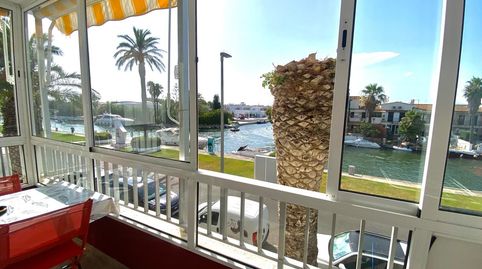 Apartamento totalmente reformado con terraza y vistas al canal en Empuriabrava, imatge 2