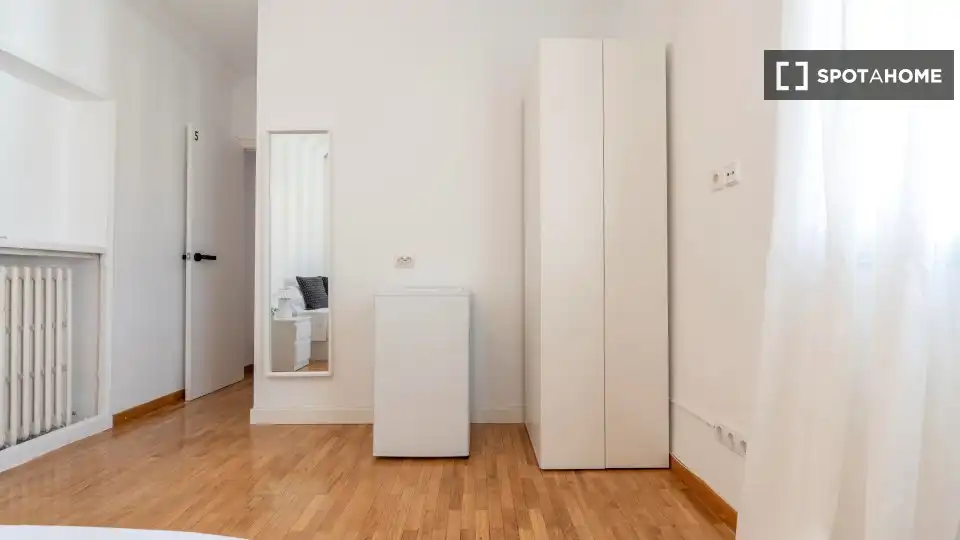 Bedroom of Flat for rent in Madrid  with Air Conditioner, Heating and Furnished