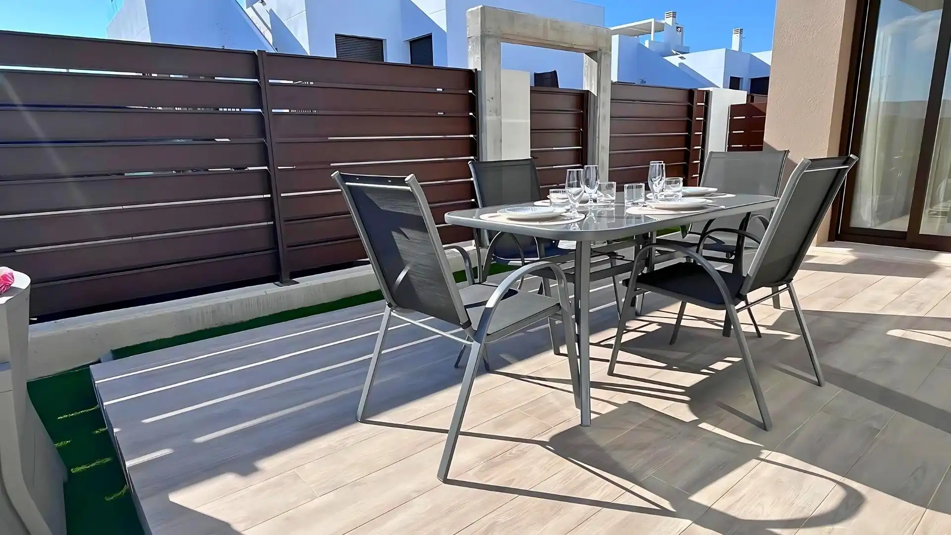 Terrasse von Einfamilien-Reihenhaus zum Verkauf in Madrid mit Schwimmbad