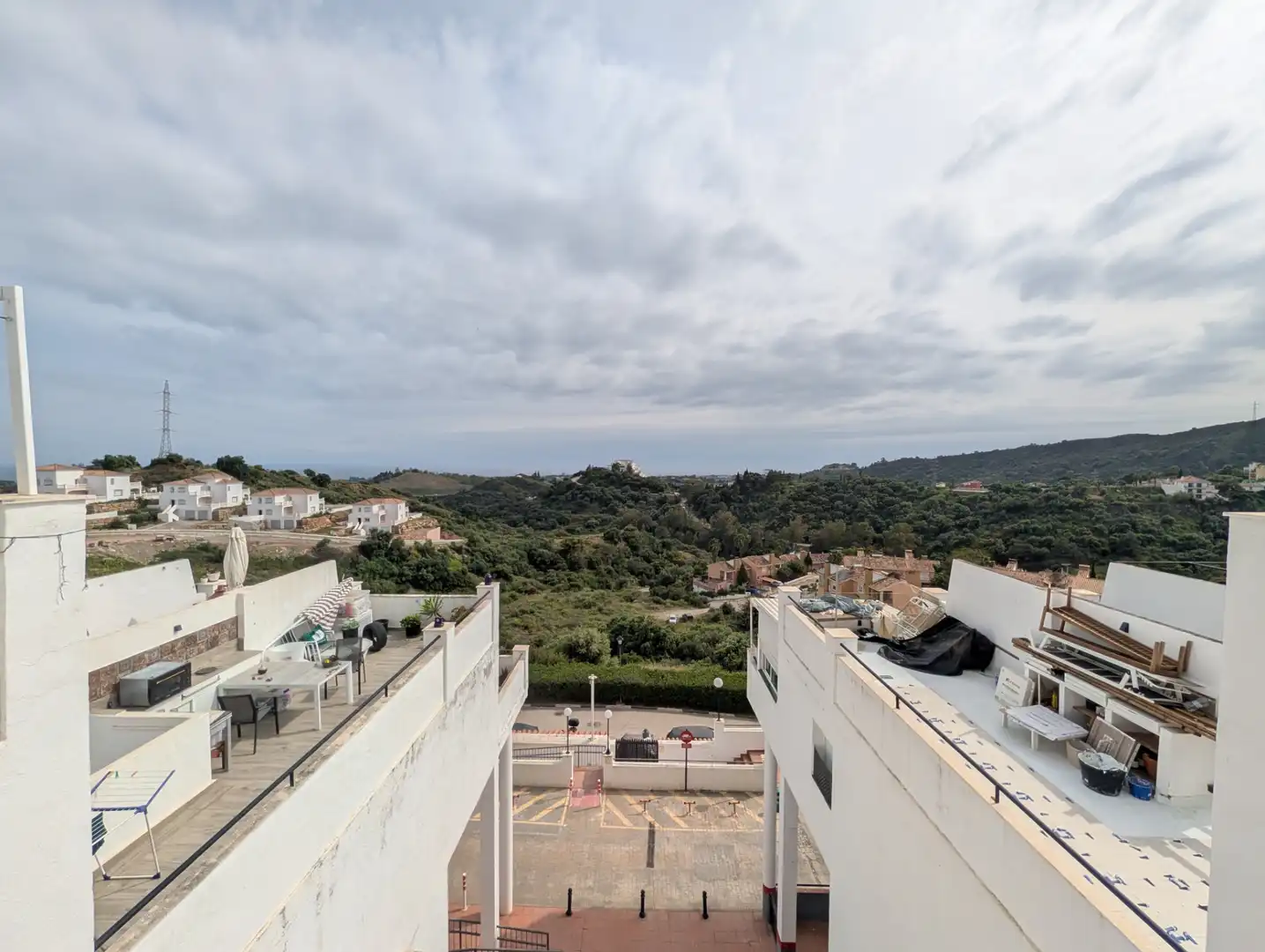 Vista exterior de Dúplex en venda en Estepona amb Terrassa, Internet i Piscina comunitària