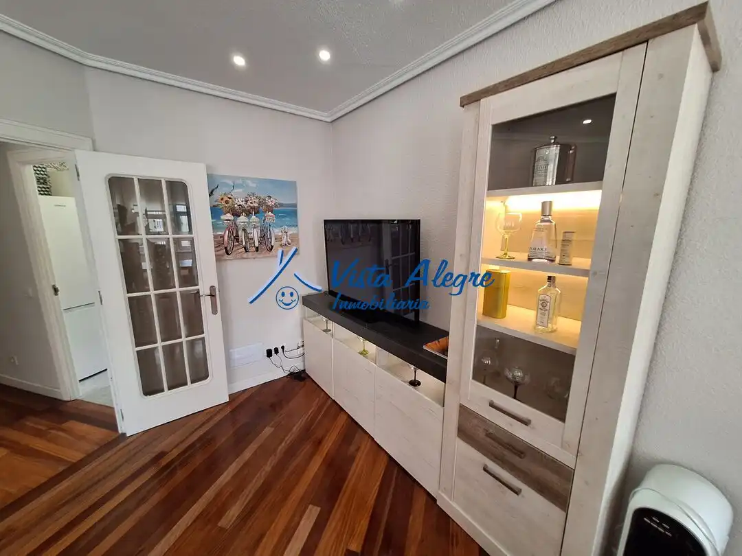 Sala de estar de Apartamento en venta en Haro con Calefacción, Terraza y Amueblado