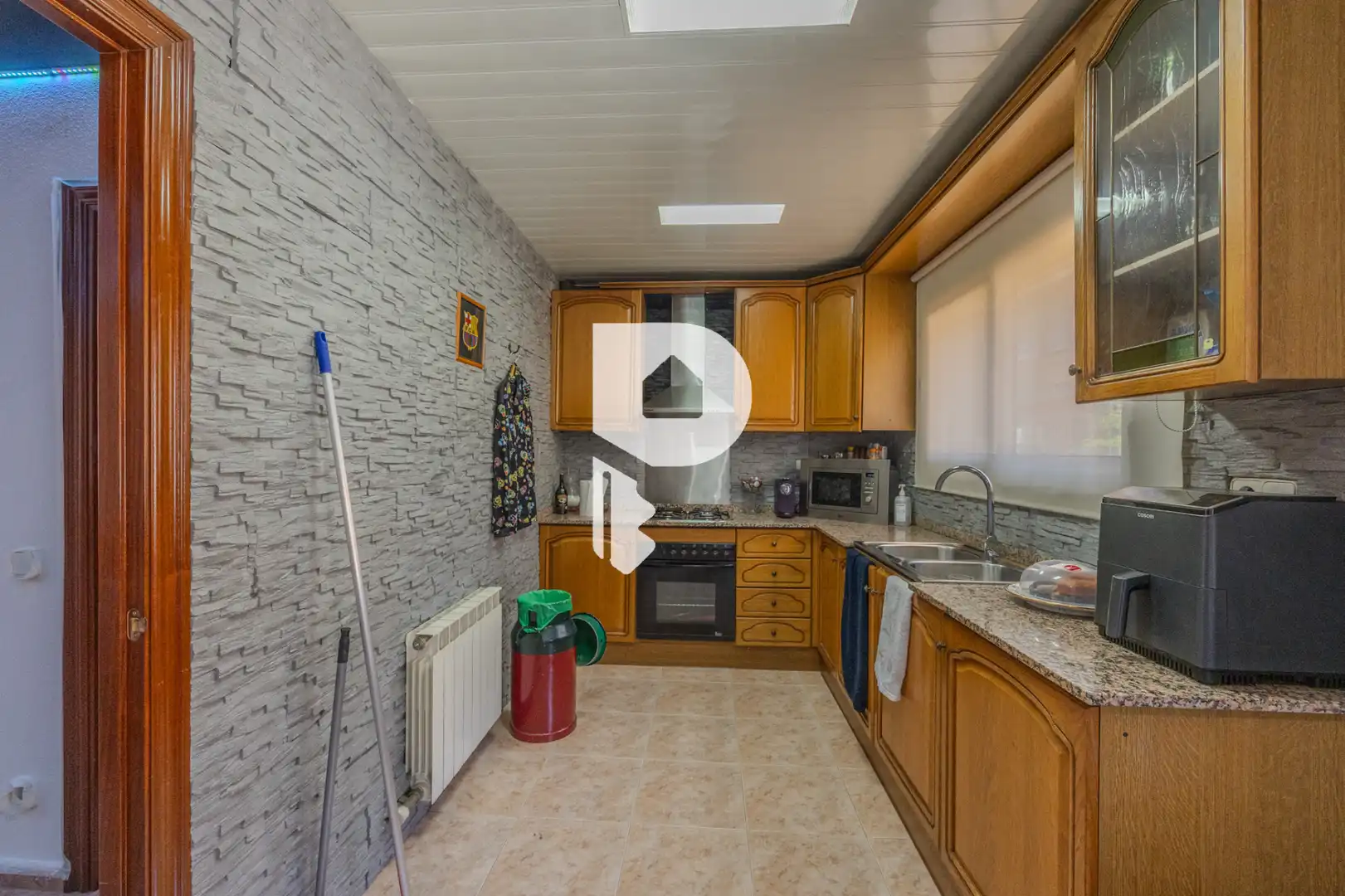 Cocina de Casa adosada en venta en Sant Vicenç Dels Horts con Aire acondicionado, Calefacción y Terraza