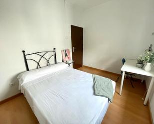 Bedroom of Flat to share in  Sevilla Capital  with Air Conditioner, Heating and Washing machine