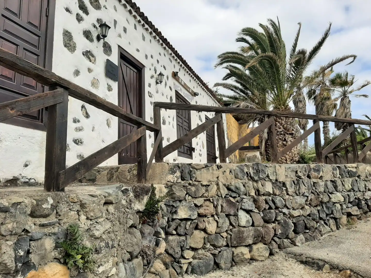 Vista exterior de Casa o xalet en venda en Icod de los Vinos amb Jardí privat i Terrassa