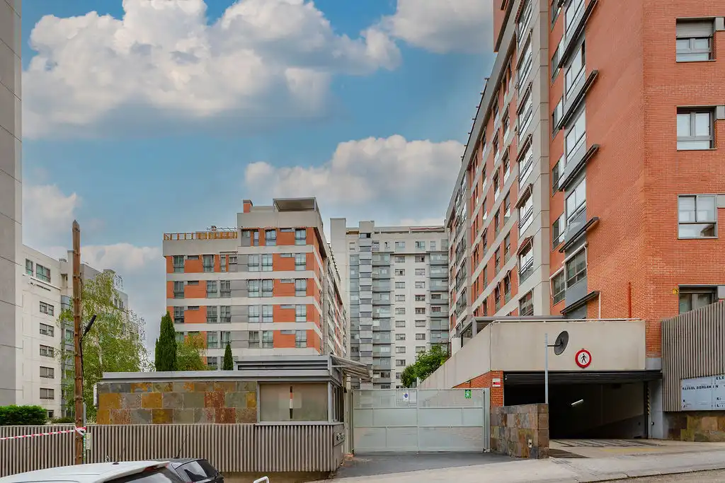 Exterior view of Flat for sale in Madrid  with Storage room and Swimming Pool