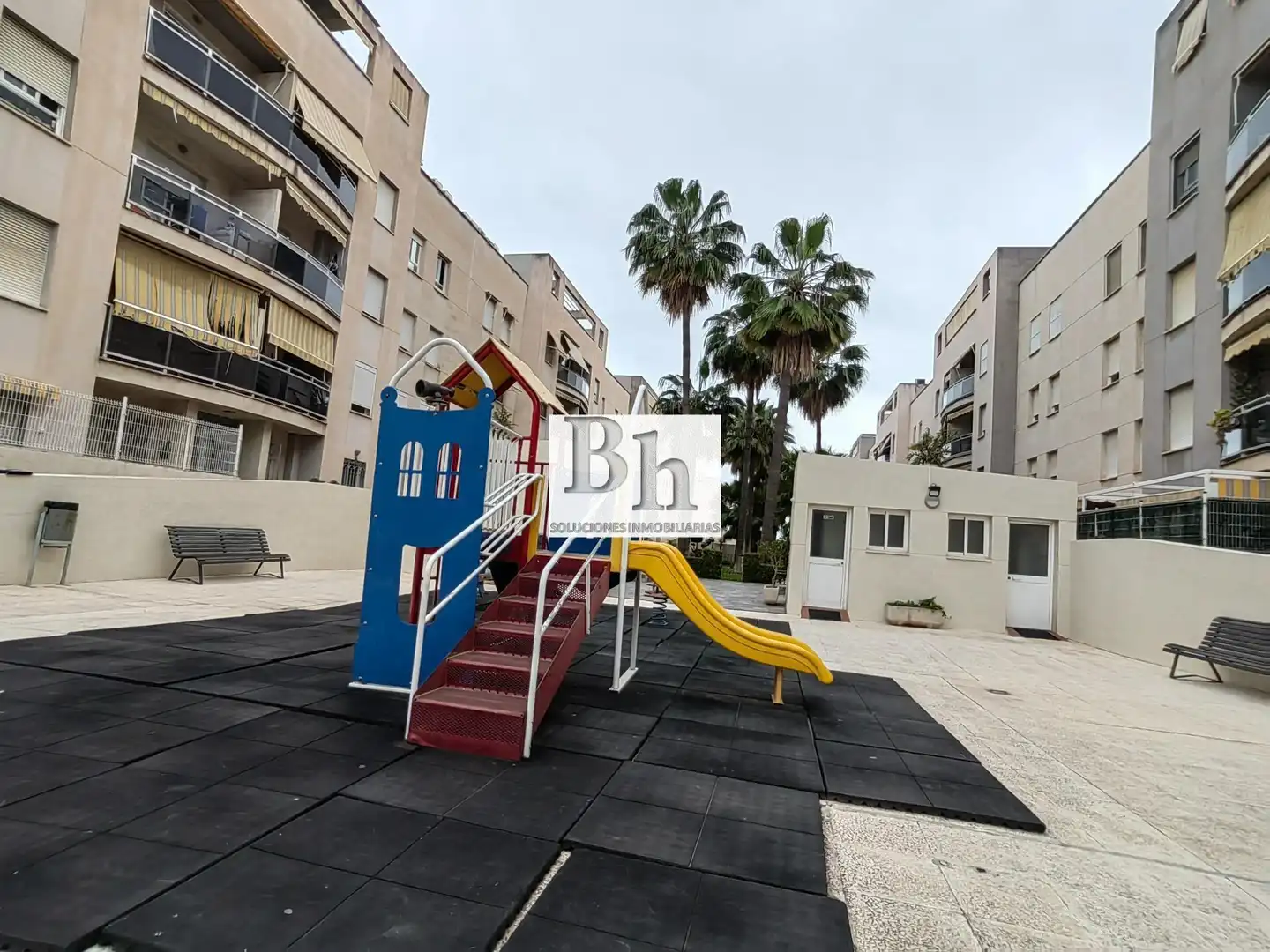 Aparcament de Pis en venda en Málaga amb Aire condicionat, Jardí privat i Terrassa