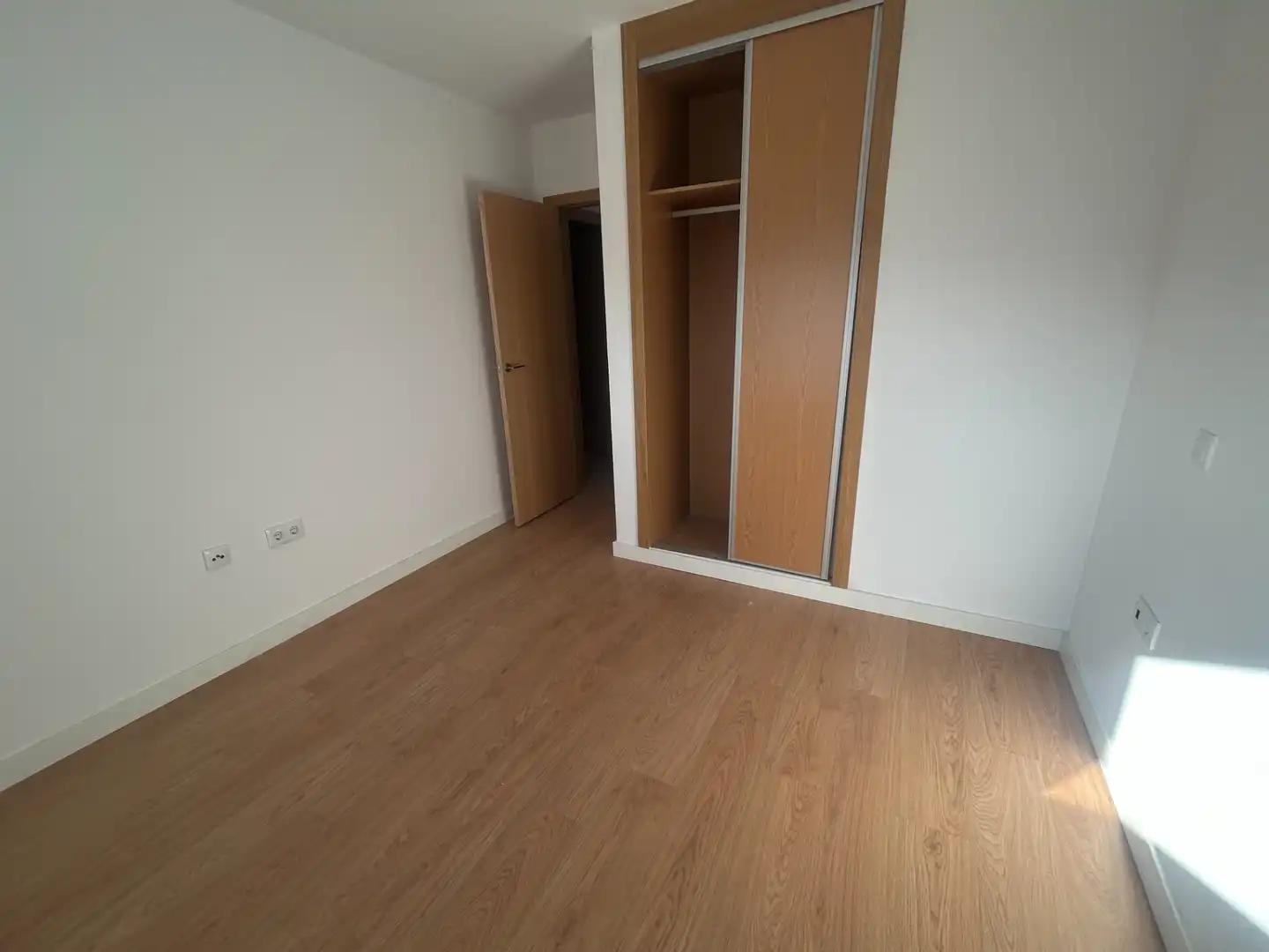 Schlafzimmer von Einfamilien-Reihenhaus zum Verkauf in Arroyo de la Encomienda mit Heizung, Terrasse und Abstellraum