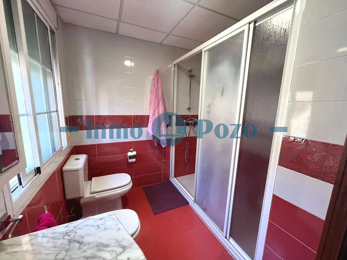 Badezimmer von Maisonette zum Verkauf in Almendralejo mit Abstellraum und Möbliert