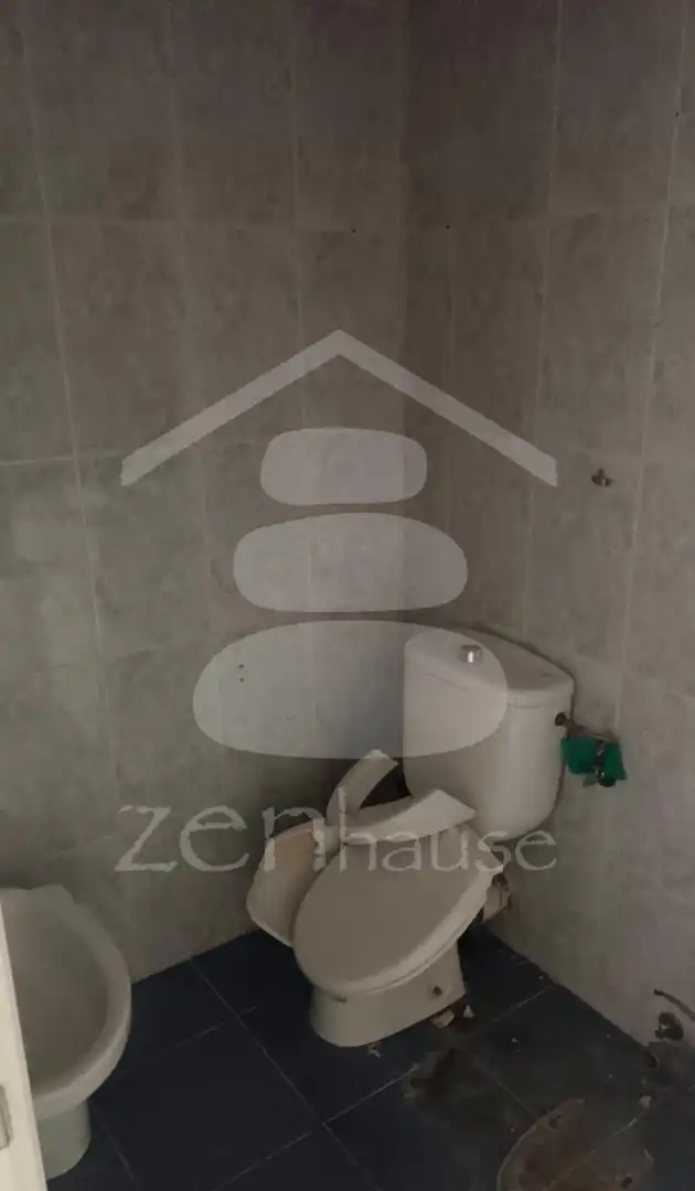 Bathroom of Flat for sale in Madrid